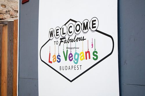 Credit: VeggieRomandie.ch - L. Imperato at Las Vegan's - Kazinczy Trailer in Budapest