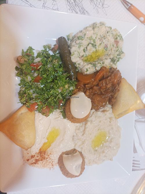 Assiette moyenne vegan at Layali 24 in Le Mans