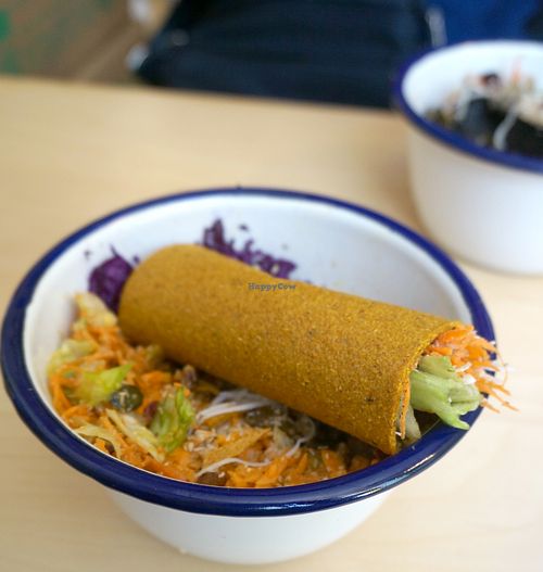 Wrap bowl at Love Me Cru in Paris