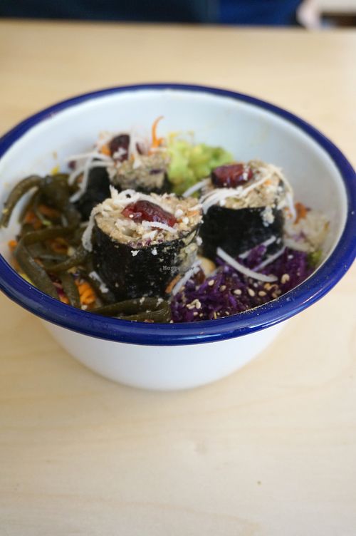 Maki bowl at Love Me Cru in Paris