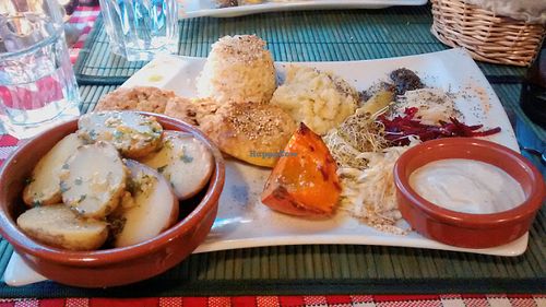 Dish of the day (vegan) at Le Petit Ogre in Toulouse