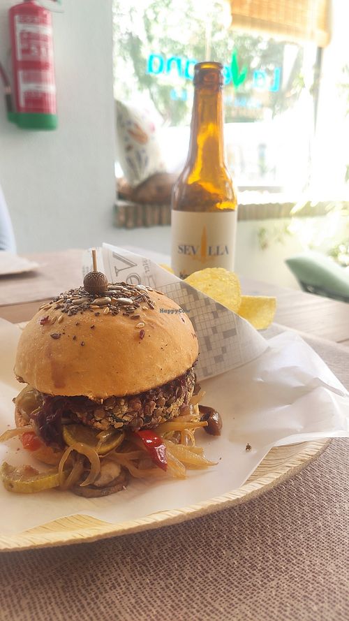 Hamburguesa de lentejas y kombucha sevillana! at La Vegana in Sevilla