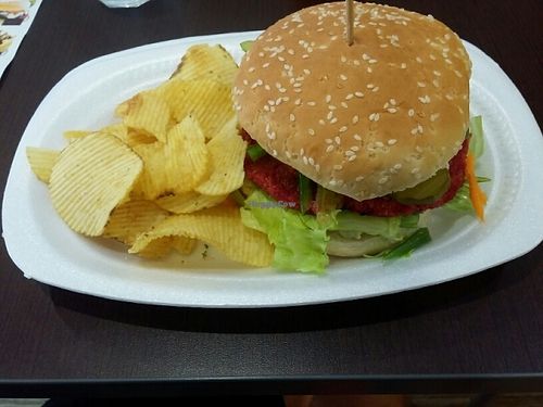 vegan burger and crisps  at La Biciclette in Panama City