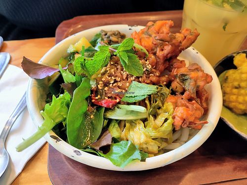 Udon bowl at So Nat - Bourdaloue in Paris