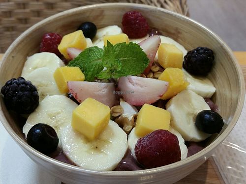 vegan acai bowl at Cocolo in Kyoto