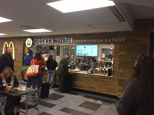 Odering counter at DEN - Modern Market - TC in Denver