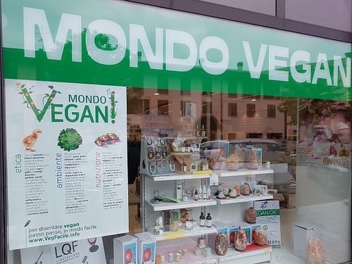 Mondo vegan entrance at Mondo Vegan di Mangeri Flavio in Desenzano Del Garda