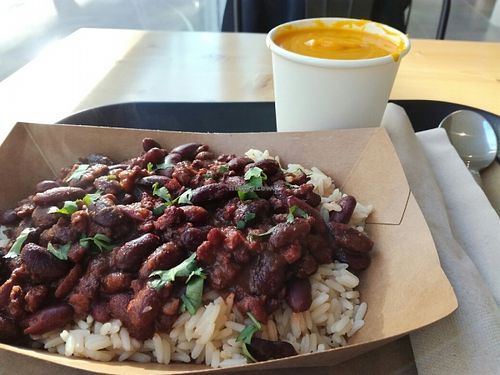 chili sin carne/ velouté d'hiver at Season Square in Paris