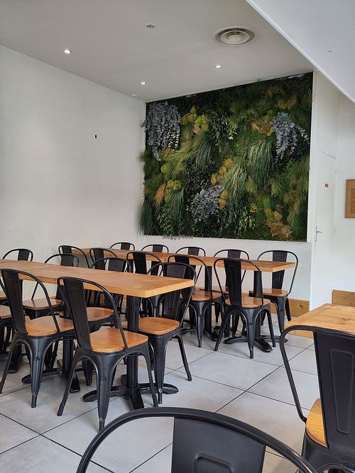 Eat-in space at Season Square in Paris