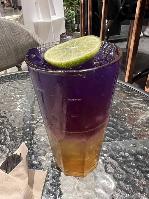 Butterfly pea and lime  at Veganerie - Ratchathewi in Bangkok
