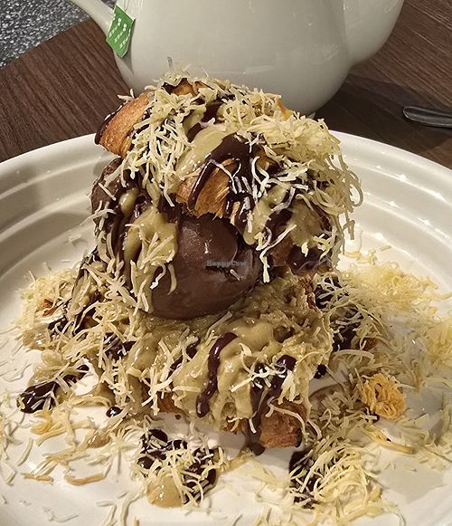 Dubai chocolate croissant at Veganerie - Ratchathewi in Bangkok