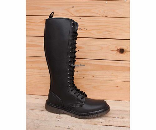 Shoezuu Brand 14 Loch Boots. at Shoezuu in Gelsenkirchen