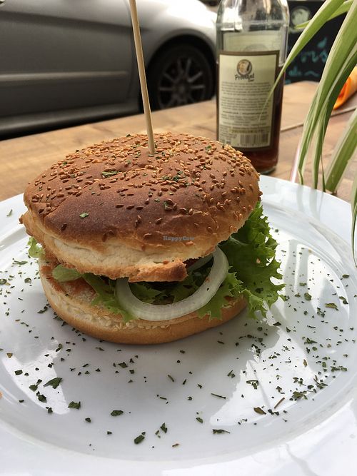 Tasty Vegan Crusty Burger at Nimm's Grun in Darmstadt