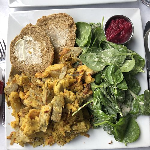 Omelette artichauts et oignons at Vegano in Montreal