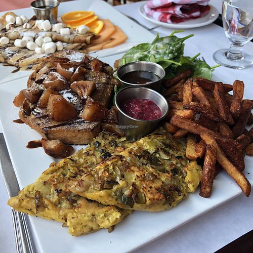 Trio déjeuner et Crêpes s'mores at Vegano in Montreal