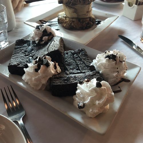 Brownie maison at Vegano in Montreal