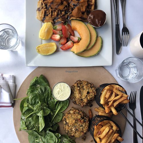 Fysh 'n' Chips et Gaufres Pumpkin Spice at Vegano in Montreal