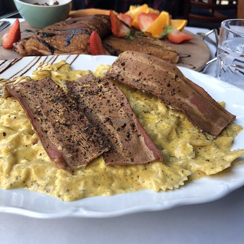 Mac & cheeze bacun at Vegano in Montreal