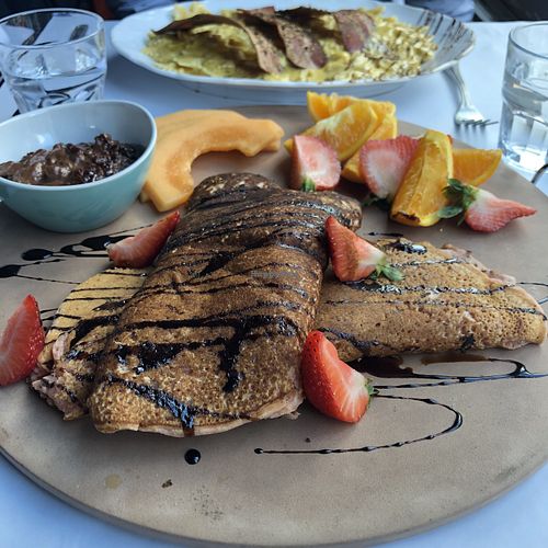 Crêpes aux fraises at Vegano in Montreal