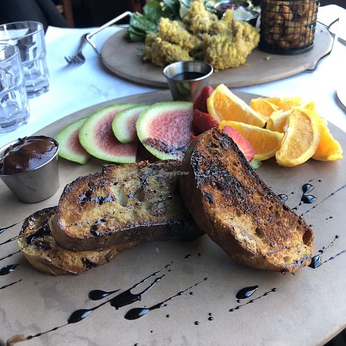 Pain doré canneberges, érable et noix at Vegano in Montreal