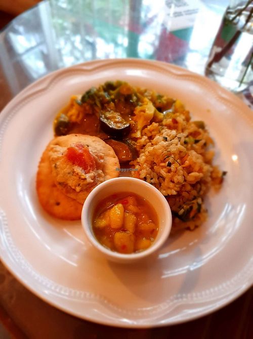 Main Course:
- Yellow Curry (vegetables with moranga cream base)
- Puri with chickpea paste and fried tomato
- Rice with cabbage and carrot
- Banana chutney at Mantra Gastronomia e Arte in Porto Alegre