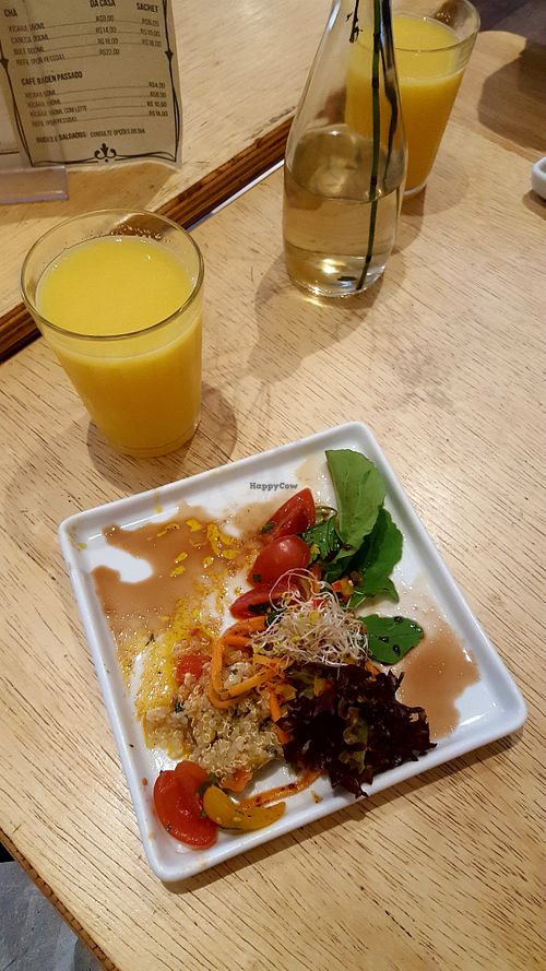 Salad:
- leafy greens, quinoa with bell peppers, carrot strands with spices, cherry tomatoes, alfalfa sprouts, orange dressing with paprika, ginger and pepper at Mantra Gastronomia e Arte in Porto Alegre