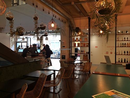 Looking back toward the entrance at Detox Delight - CMG Sports Club in Paris