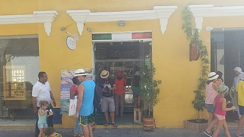 outside at Gelateria Tramonti in Cartagena