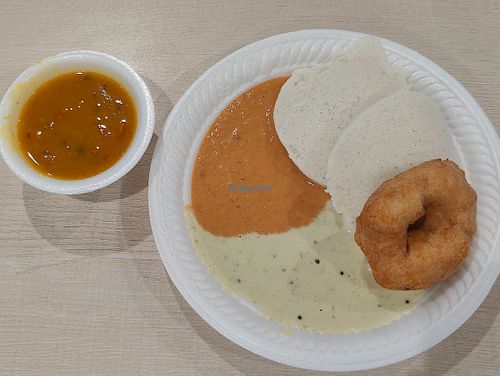 idly and vadai. 
4 yrs ago, I ordered this too at SIN - Sri Murugan Bhavan - T2 in East Singapore