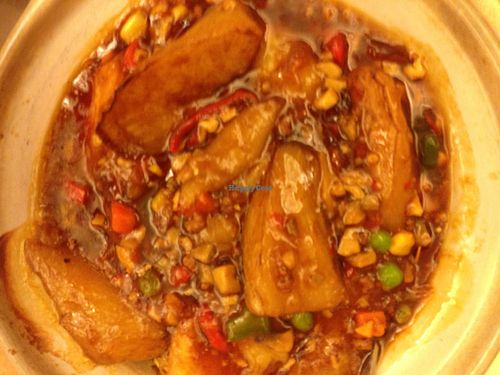 http://www.meetup.com/Meat-Free-Hong-Kong/photos/26395282/ 怡香茄子豆腐煲 Braised eggplant and bean curd at Tung Fong Siu Kee Yuen 東方小祇園 in Hong Kong Island