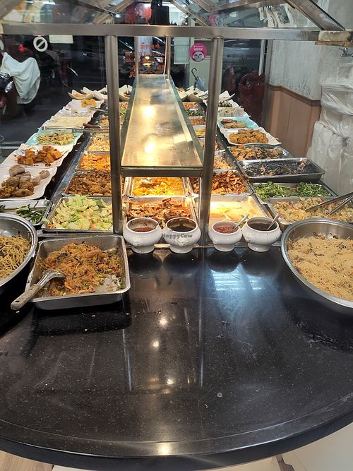 Buffet at Lian Yuan Vegetarian in Taipei