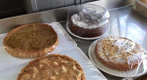 Quiche y pasteles veganos at Cafe Bonjour in Lanzarote
