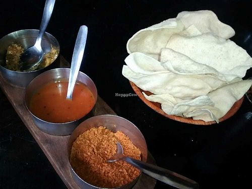 Complimentary poppadoms and sauces at Dakhin in Glasgow