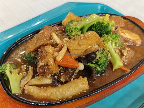 Tofu on hotplate at Zhen Xiang Vegetarian in North Singapore