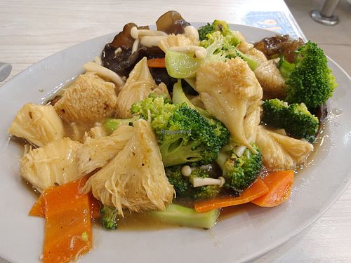 Monkey head mushroom with carrot and broccoli at Zhen Xiang Vegetarian in North Singapore