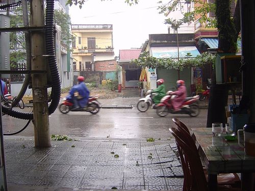 Located in a street full of shops and karaoke bars at Quan Chay 15 in Dong Ha