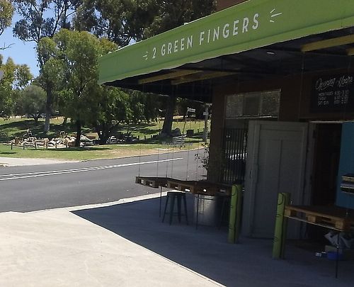 outside view - shopfront at 2 Green Fingers in Willagee