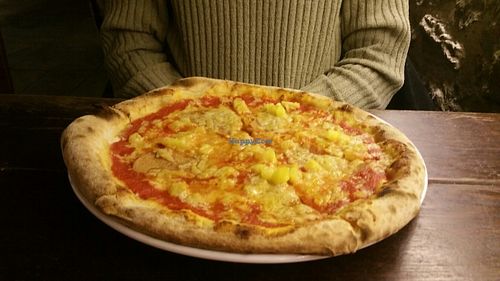 Vegan Hawaiian pizza at Pepe Nero Italian - The Full Moon in Bristol