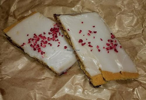 Vegan Hindbærsnitte at Coffee and Eat in Odense