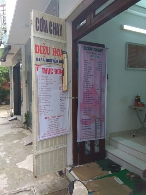 doorway with menu at Dieu Hoa in Da Nang