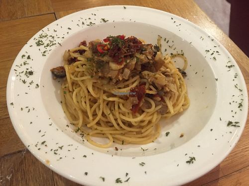 Spaghetti with sundried tomatoes, garlic and chili oil at Kubrick in Kowloon