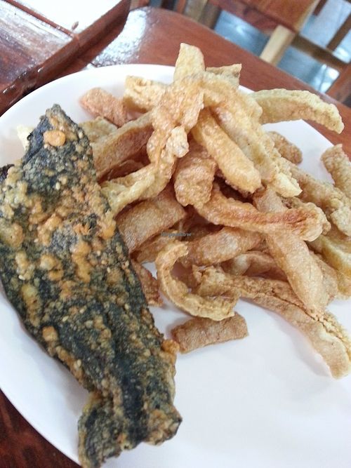 fried seaweed at Pang Vegetarian in Udon Thani