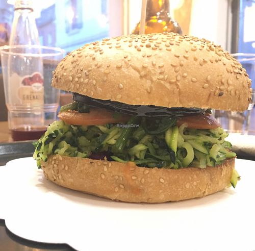 vegan burger at Gardian Burger in Aigues-mortes