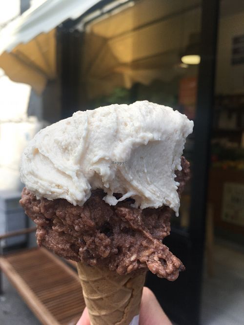 Almond and “cisca” cream gelato at Il Gelato Amico - Principi d'Acaja in Turin