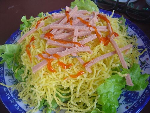 Crispy noodles with mock sausage at Anh Dao Vang in A Luoi