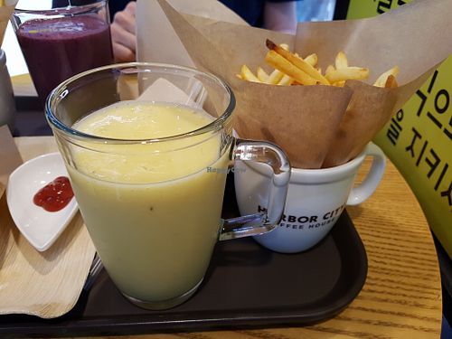 Fries and smoothie at Moomoo Burger & Smoothie in Busan
