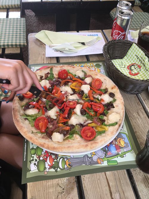 vegan vegetable pizza at Il Giardino delle Rane in Garda