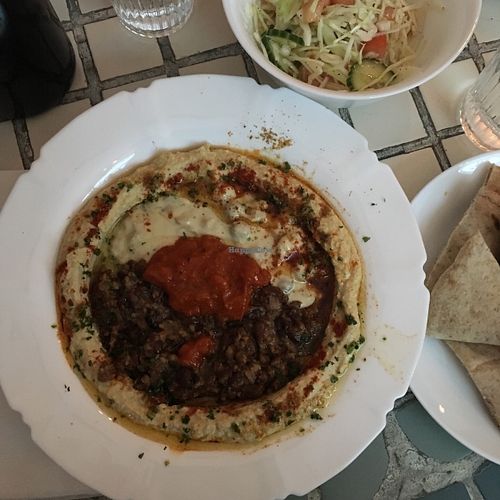 Le Meshulash avec salade de chou et pain pita at Birona Hummus Bar in Montreal