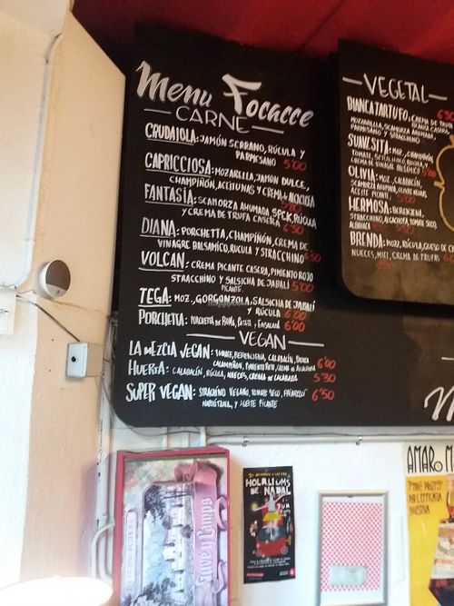 the menu. the left half is for focaccias, the right half for pizzas. Both have both ovolacto (6+) and vegan options (3) at La Mezcla in Barcelona
