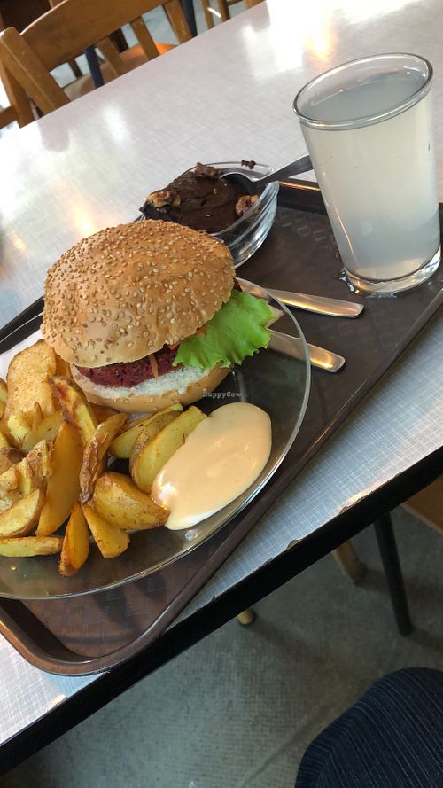 Burger formule at Le Myrha in Paris